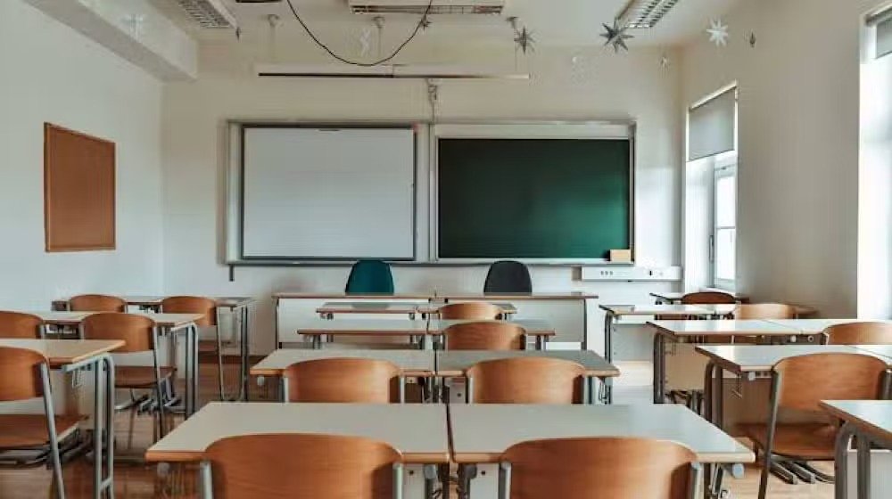 IBCC Allows Students Without Biology to Join Science Group 2 Classroom